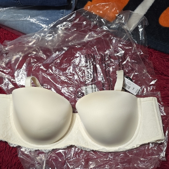 torrid Other - Torrid Cream T-Shirt Bra with Molded Cups